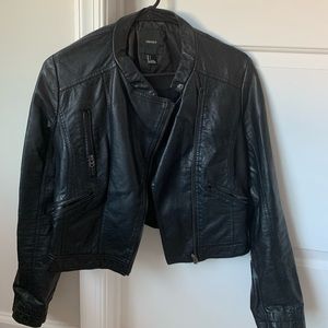 Forever 21 black faux semi-cropped leather jacket